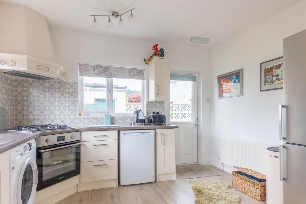 Kitchen, diniing and living space