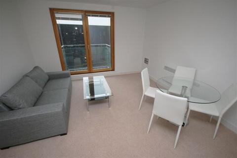 2 bedroom apartment to rent, Cypress Place, Manchester M4