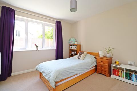 5 Crede Close, Bosham, Chichester, PO18 8NZ