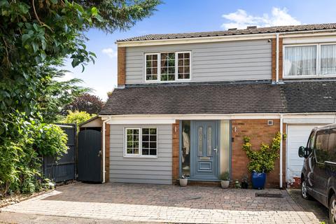 3 bedroom end of terrace house for sale, Maybury Close, Tadworth KT20