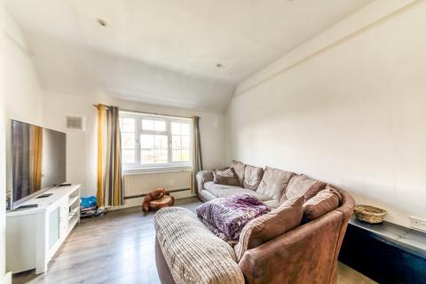 3 bedroom maisonette to rent, Gibbs Close, London, SE19