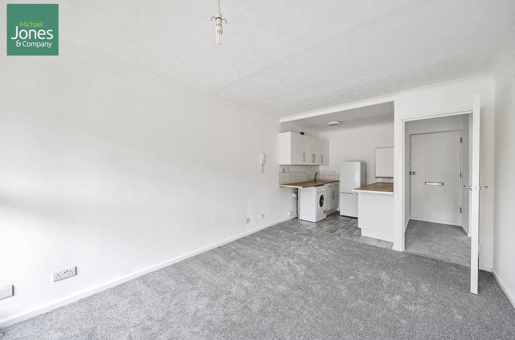 Lounge/ Kitchen