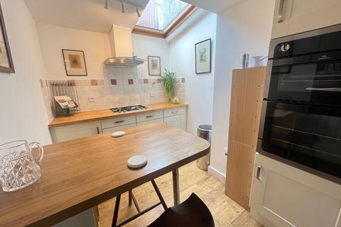 7 Cross Hill, Greetland, Halifax, HX4 8JU