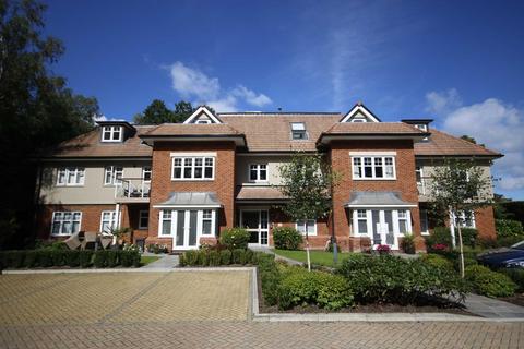 3 bedroom apartment for sale, BH22 FERNLEA, GOLF LINKS ROAD, Ferndown