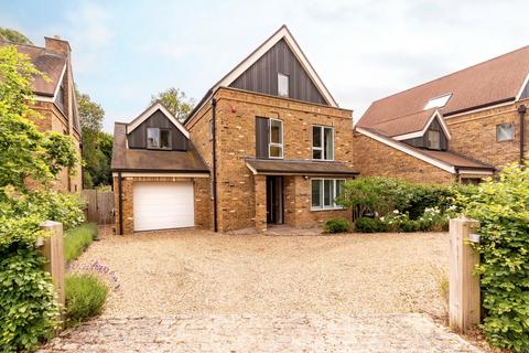 5 bedroom detached house to rent, Grange Gardens, Farnham Common, SL2