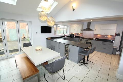 5 bedroom detached house for sale, Greenacres Drive, Lutterworth LE17