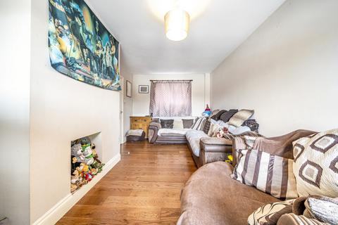 25a Nursery Waye, Uxbridge, UB8 2BL