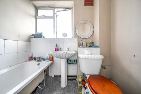 25a Nursery Waye, Uxbridge, UB8 2BL
