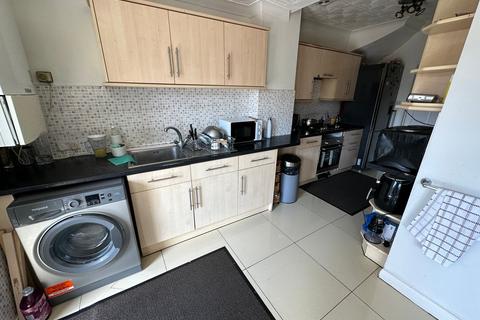 1 bedroom in a house share to rent, Raleigh Road, Southall, UB2