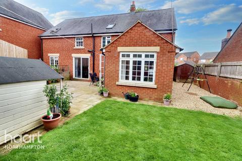 4 bedroom detached house for sale, Nutcote, Northampton