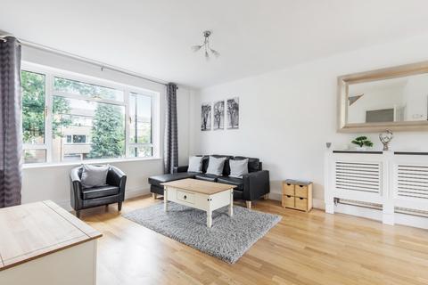 2 bedroom flat to rent, Carston Close Lee SE12