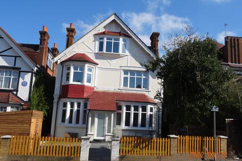 1 bedroom flat to rent, Cranes Park, Surbiton, KT5 8AS