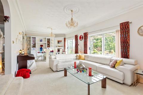 5 bedroom detached house for sale, Stonestile Lane, TN35