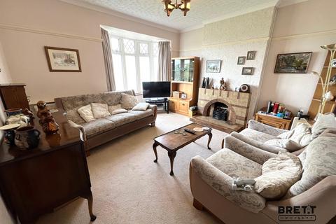 3 bedroom detached bungalow for sale, Steynton Road, Milford Haven, Pembrokeshire. SA73 1BL