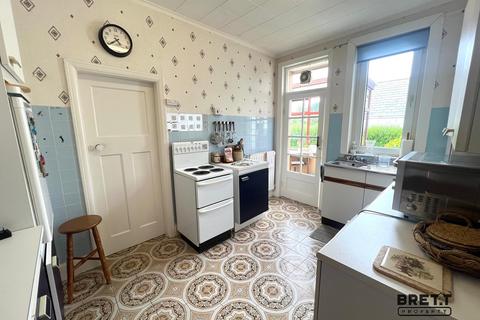 3 bedroom detached bungalow for sale, Steynton Road, Milford Haven, Pembrokeshire. SA73 1BL