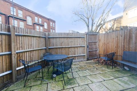 3 bedroom flat to rent, Lillie Road, Fulham, London, SW6