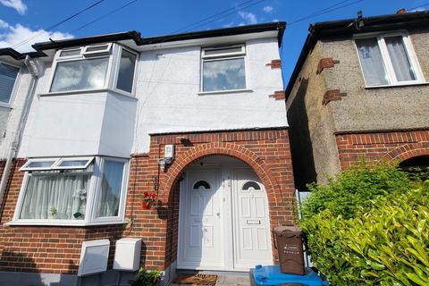 2 bedroom maisonette to rent, Wide Way, Mitcham, Surrey