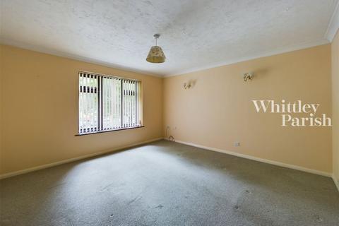 2 bedroom flat for sale, Parkside Court, Diss