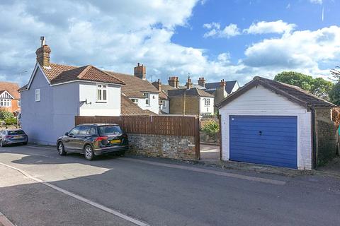 3 bedroom end of terrace house for sale, London Road, Sittingbourne, ME10