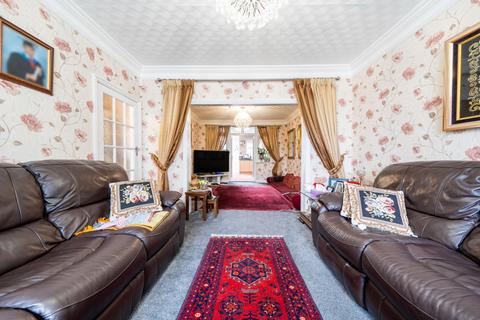 4 bedroom semi-detached house for sale, Stirling Road, Hayes, Middlesex