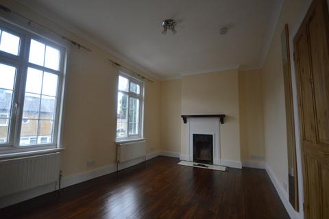 3 bedroom end of terrace house to rent, Glenfarg Road Catford SE6