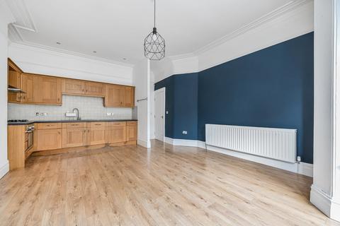 2 bedroom flat for sale, Valley Drive, Harrogate, North Yorkshire, HG2