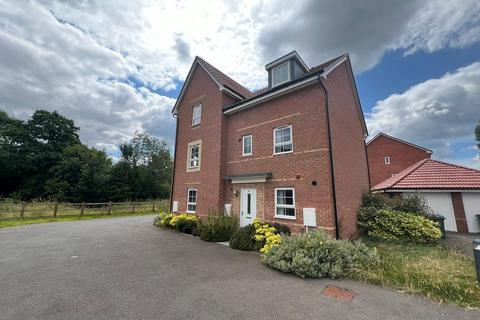 4 bedroom semi-detached house to rent, Goldcrest Walk, Coventry, CV4