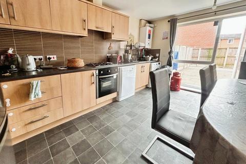 4 bedroom terraced house to rent, Markfield Avenue, Grove Village, Manchester, M13
