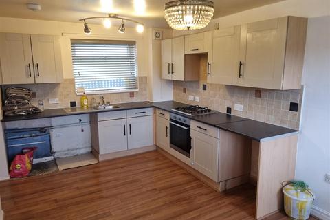 2 bedroom end of terrace house to rent, Thirlmere Way, Rossendale BB4