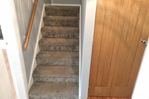 2 bedroom end of terrace house to rent, Thirlmere Way, Rossendale BB4