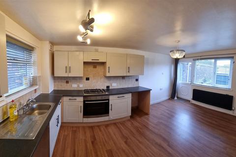2 bedroom end of terrace house to rent, Thirlmere Way, Rossendale BB4