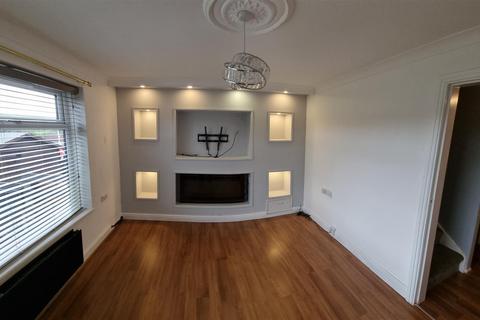 2 bedroom end of terrace house to rent, Thirlmere Way, Rossendale BB4