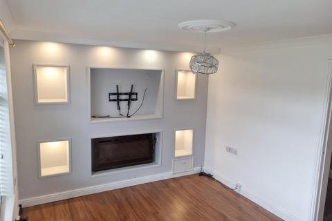 2 bedroom end of terrace house to rent, Thirlmere Way, Rossendale BB4