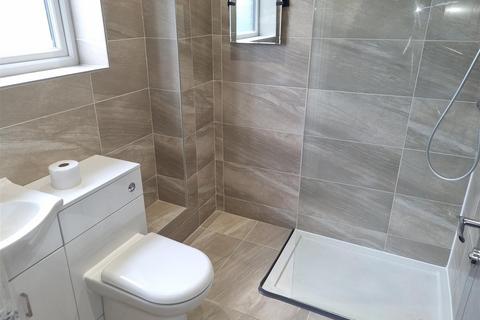 2 bedroom end of terrace house to rent, Thirlmere Way, Rossendale BB4