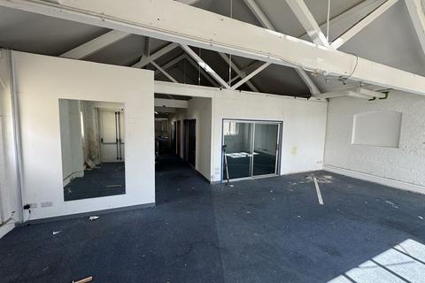 Industrial unit to rent, 40 Brook Lane North & 47-51 York Road, Brentford, London, TW8 0QW