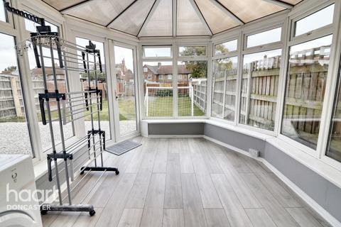 28 Fourth Avenue, Woodlands, Doncaster, DN6 7QA
