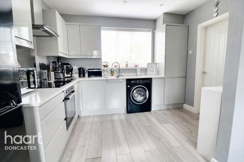 28 Fourth Avenue, Woodlands, Doncaster, DN6 7QA