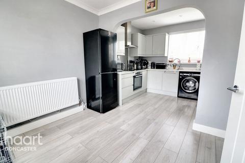 28 Fourth Avenue, Woodlands, Doncaster, DN6 7QA