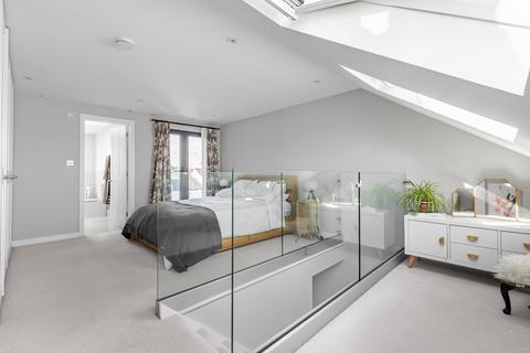 24 Victor Road, Teddington, TW11 8SR