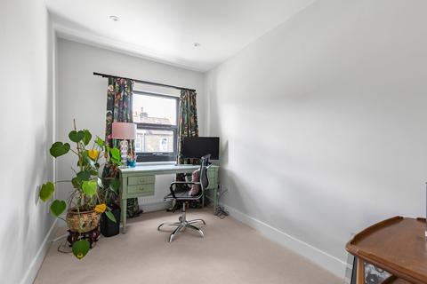 24 Victor Road, Teddington, TW11 8SR