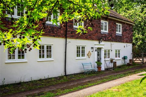 4 bedroom detached house to rent, Knightons Lane, Dunsfold, Godalming, Surrey, GU8