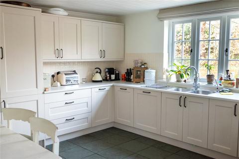 4 bedroom detached house to rent, Knightons Lane, Dunsfold, Godalming, Surrey, GU8