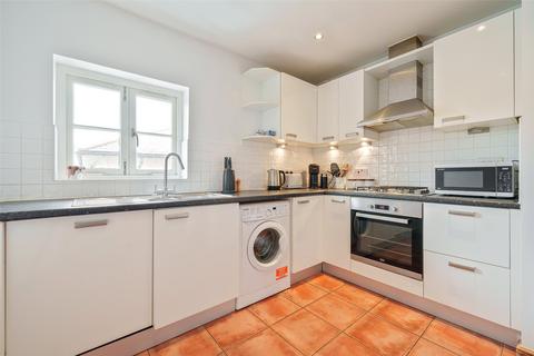 2 bedroom apartment to rent, Cambridge Road, Berkshire RG45