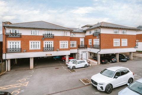 2 bedroom apartment to rent, Cambridge Road, Berkshire RG45