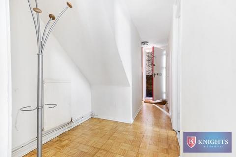 3 bedroom flat for sale, Partridge Court, Malta Street, London, EC1V