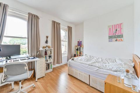 2 bedroom flat to rent, .Ferndale Road, Brixton, London, SW9