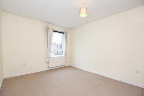 3 bedroom house to rent, Oliver Close Chiswick W4