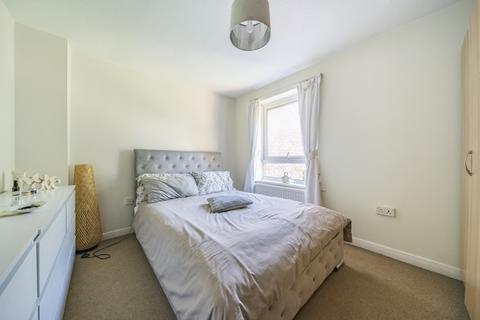 3 bedroom house to rent, Oliver Close Chiswick W4