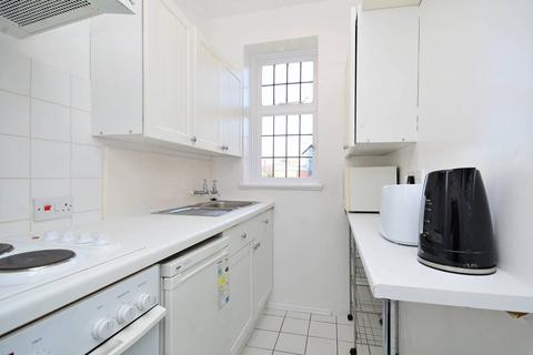 Studio to rent, Judd Street, Bloomsbury, London, WC1H