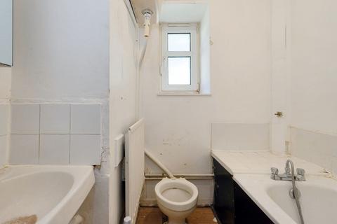 16 Chiswell Square, London, SE3 0JF